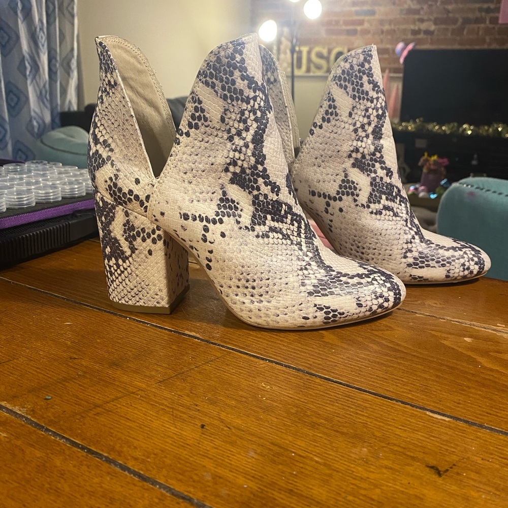 Size 7 Steve Madden boots